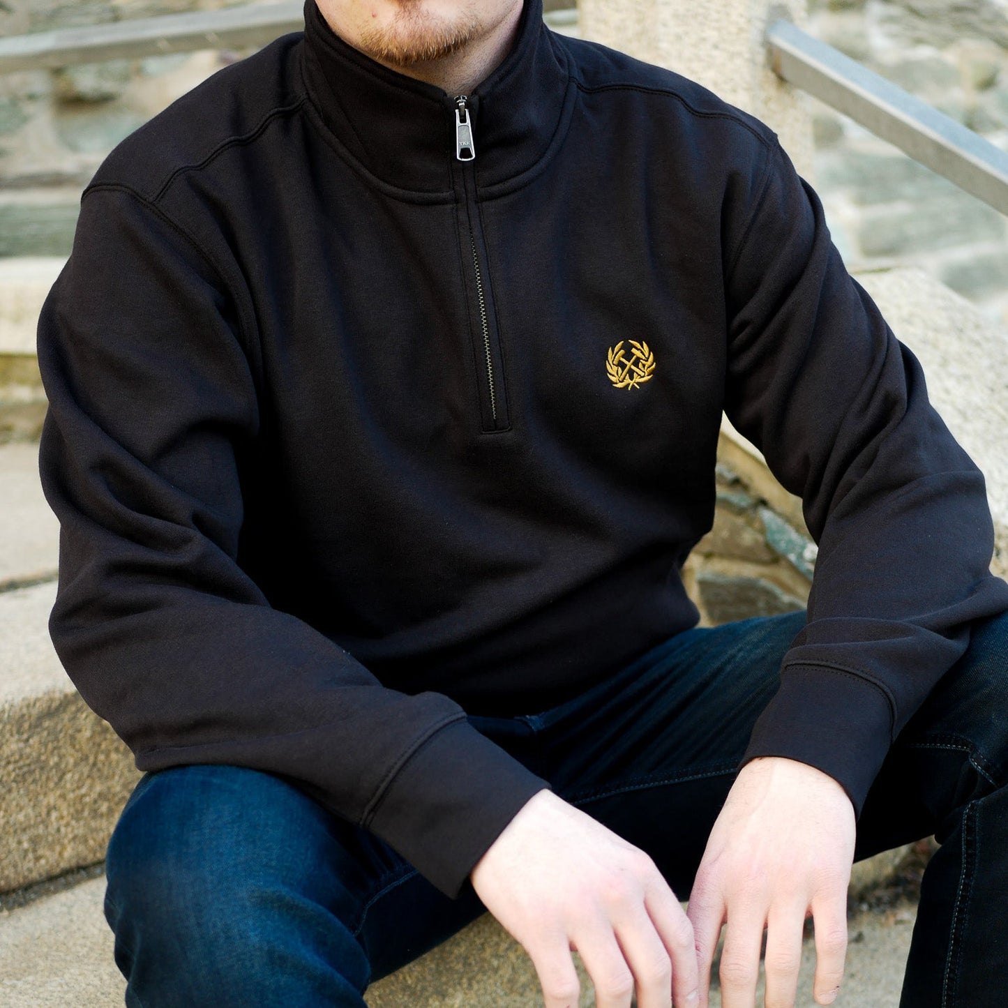 Half Zip Sweatshirt – Schwarz & Gold