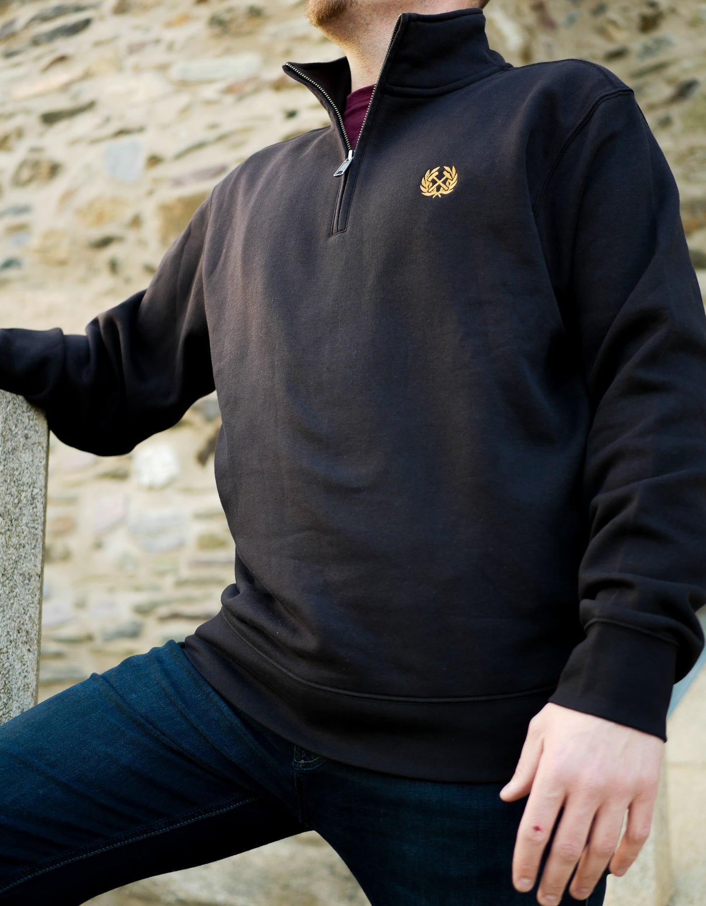 Half Zip Sweatshirt – Schwarz & Gold