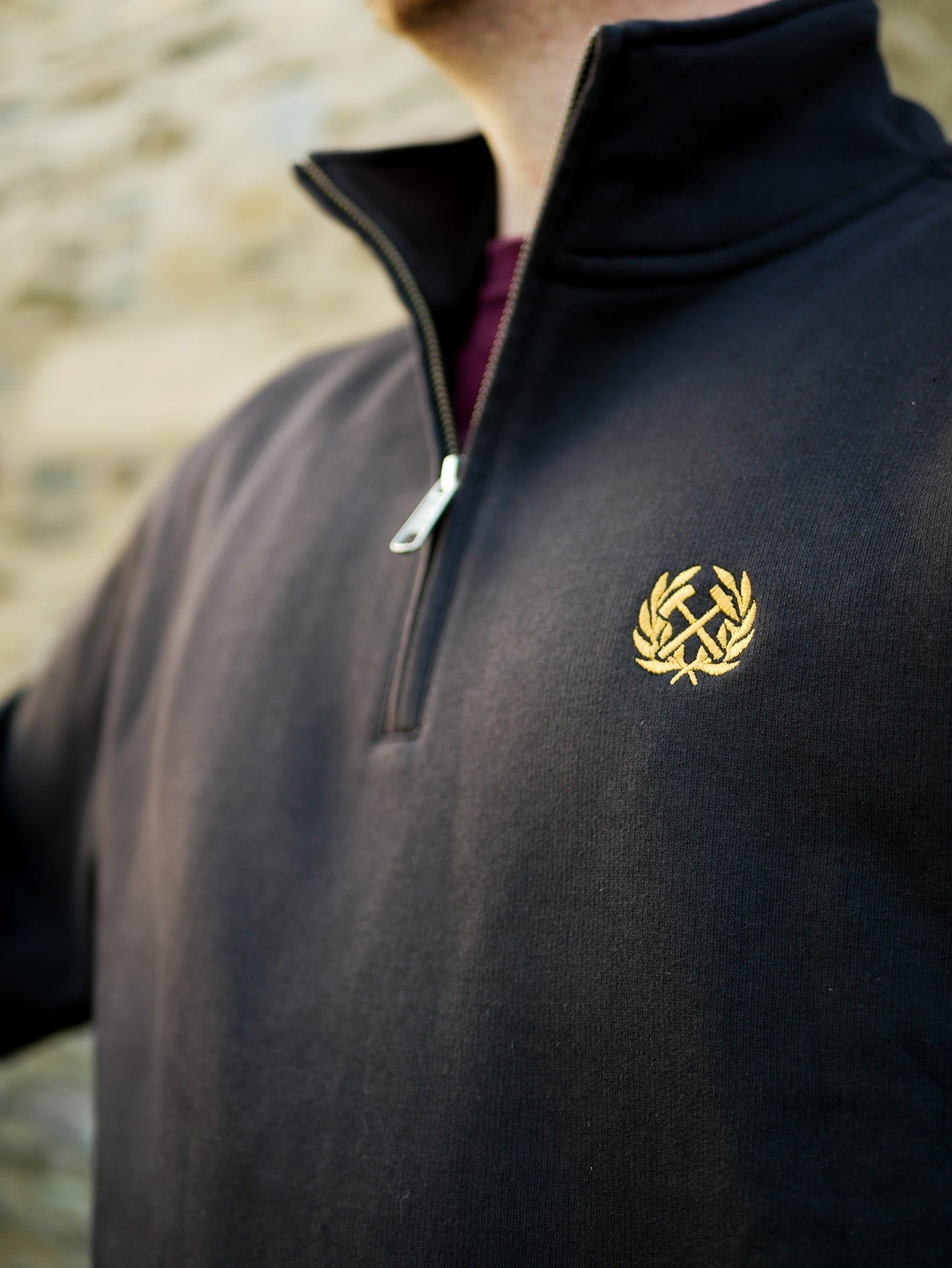 Half Zip Sweatshirt – Schwarz & Gold