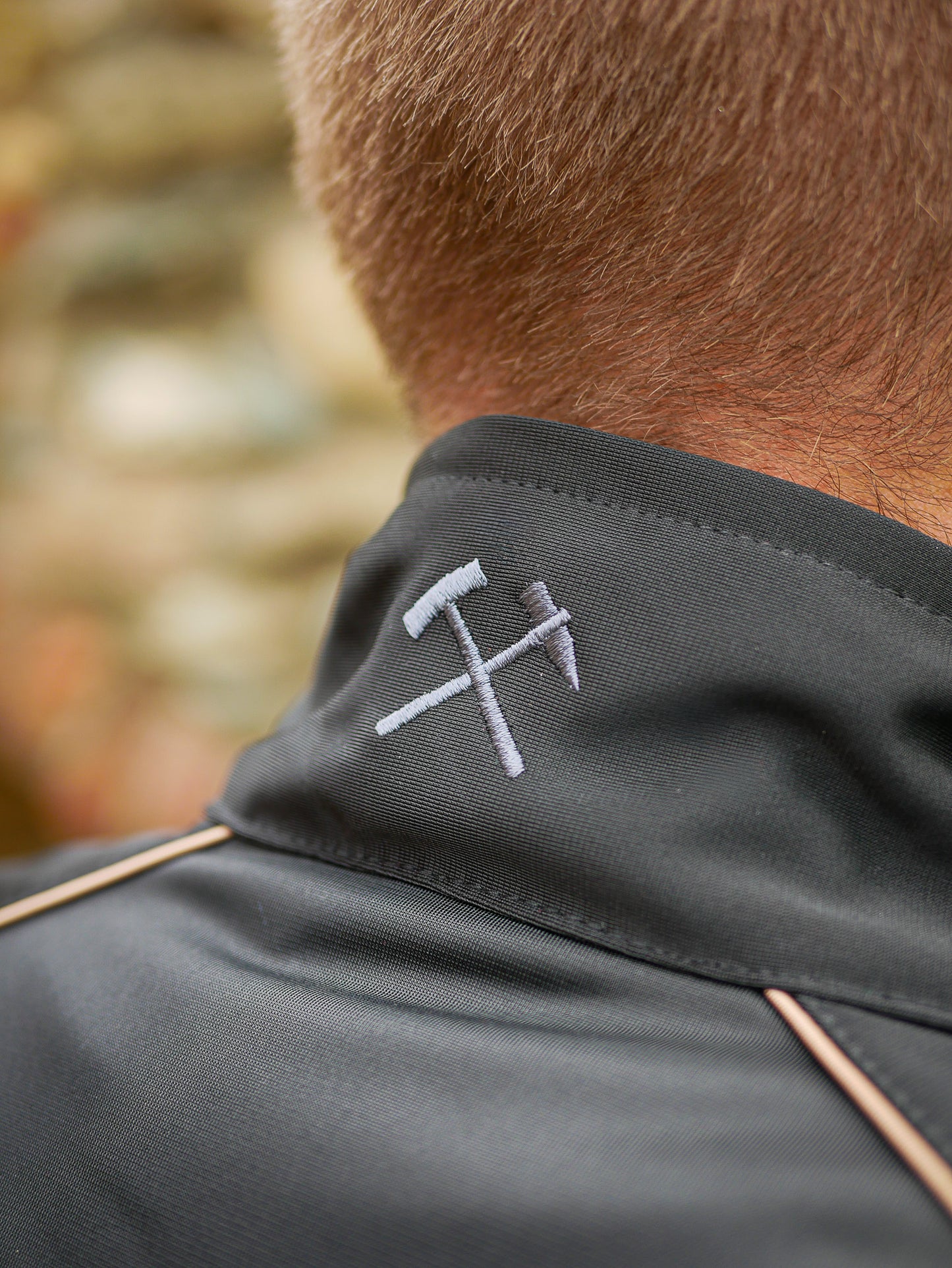 Trainingsjacke - Schwarz//Gold